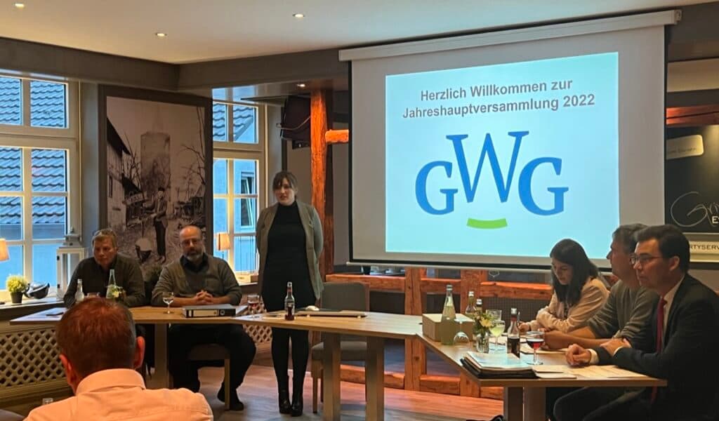 Blick auf das Präsidium bei einer früheren Jahreshauptversammlung