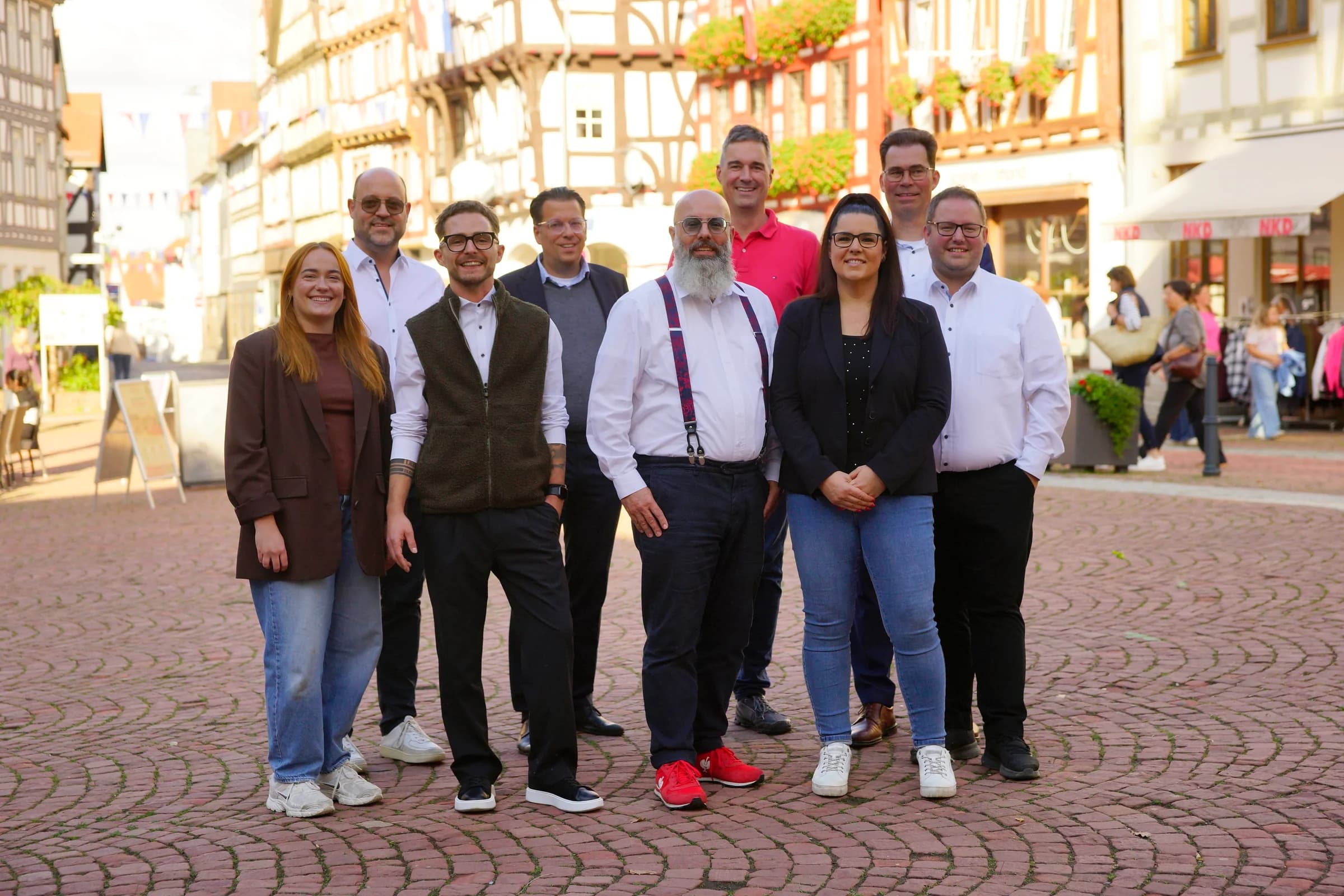 Der Vorstand der Grünberger Werbegemeinschaft 2026 auf dem Marktplatz in Grünberg